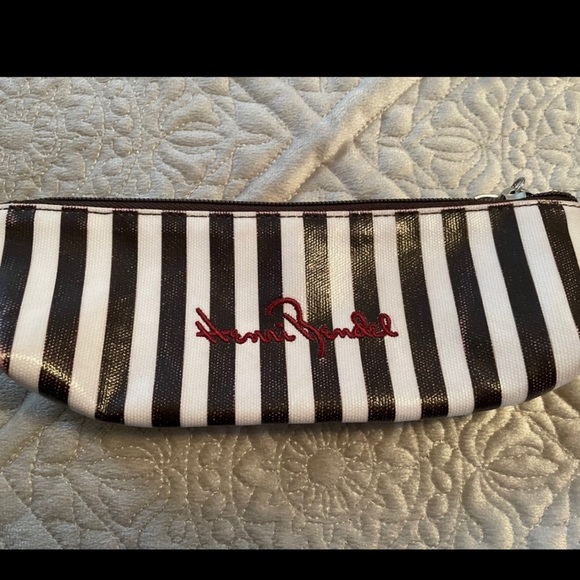 HENRI BENDEL MAKEUP CASE - Picture 2 of 3